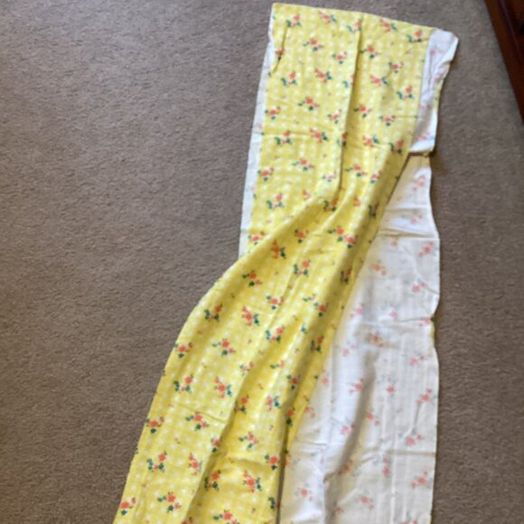 Two Pieces of Floral Fabric Flannel Material Sewing Quilting Crafting - Picture 7 of 7